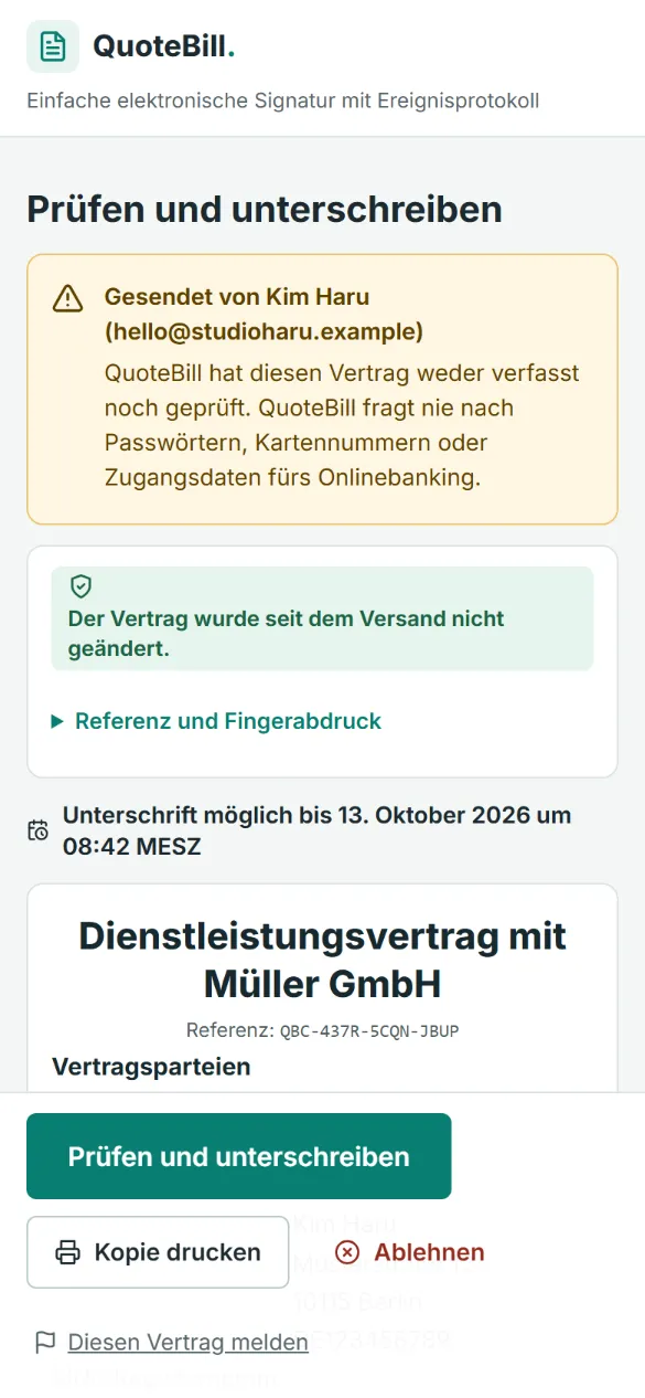 Der Vertrag auf dem Handy vor der Unterschrift: Absender, grüner Hinweis, dass er seit dem Versand nicht geändert wurde, Frist, Vertragsanfang und Schaltflächen zum Prüfen und Unterschreiben, Drucken oder Ablehnen.